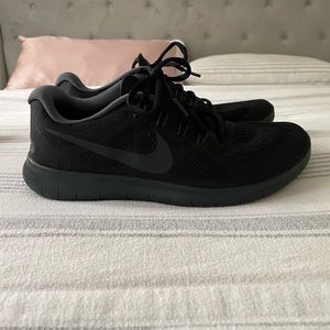 Women’s Nike Free Run 2017 size 8.5. Black.